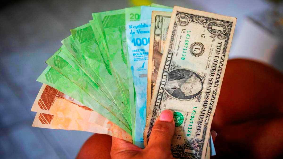 Uso de bolívares retoma fuerza en el país y bajan las operaciones en dólares