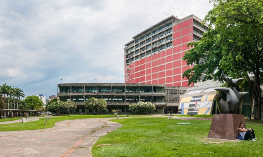 Después de 15 años, se realizaron elecciones en la UCV con total normalidad