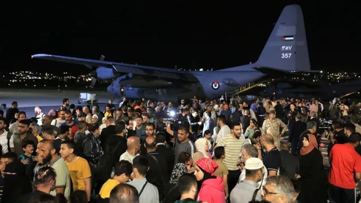 Evacuan masivamente a extranjeros atrapados en Sudán