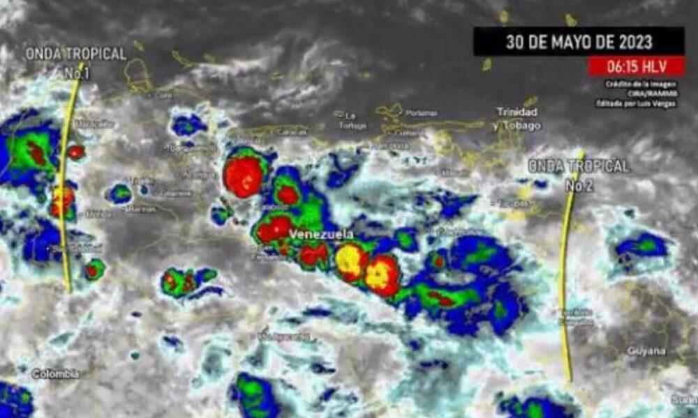 Dos ondas tropicales están sobre Venezuela