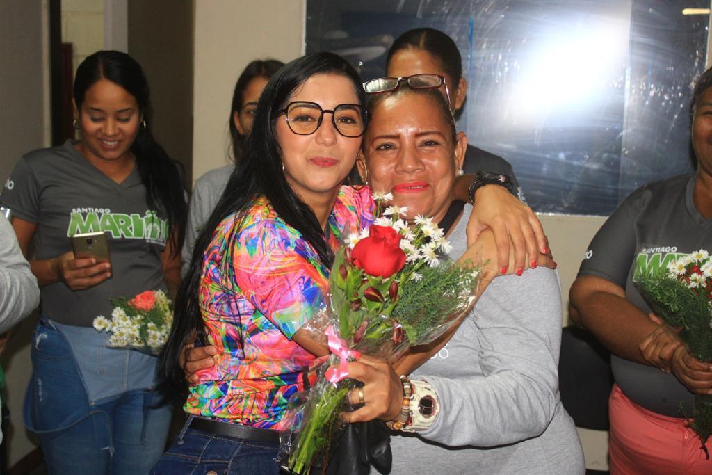 Madres trabajadoras de la Alcaldía de Mariño fueron agasajadas por su día DIA-DE-LAS-MADRES-26 Madres trabajadoras de la Alcaldía de Mariño fueron agasajadas por su día