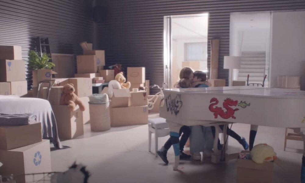 Shakira lanza video oficial de “Acróstico" cantando junto a sus hijos