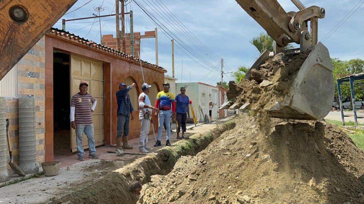 Realizan trabajos en servicio de aguas servidas en Urb. Rafael Urdaneta