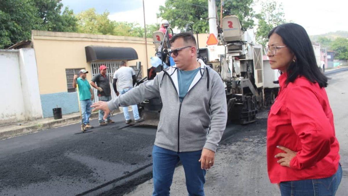 Continúa el Plan de Asfaltado en Av. Sabana Larga del municipio Sucre