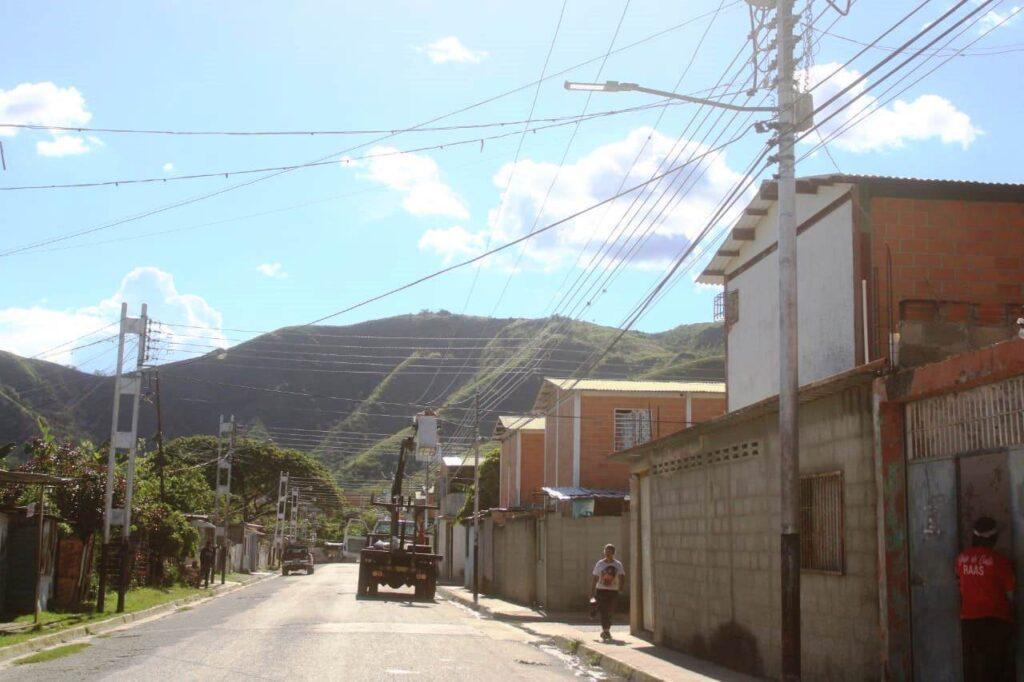 ALUMBRADO-MARINO-11-1024x682 En Mariño avanzan con la recuperación integral del alumbrado público