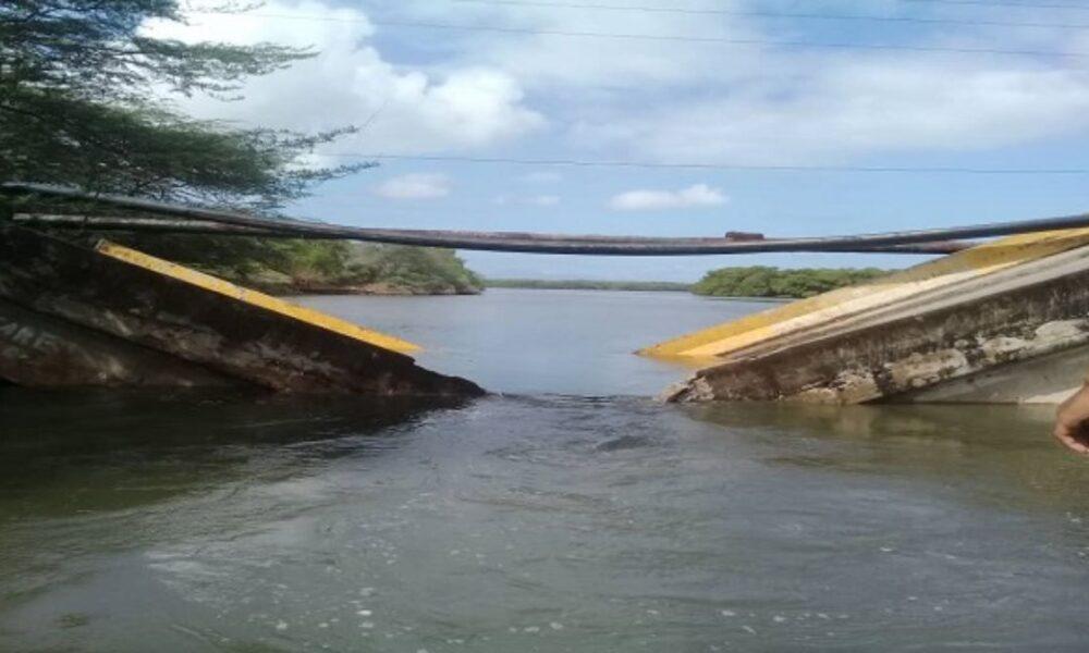 Se cayó el puente de Carenero en Higuerote