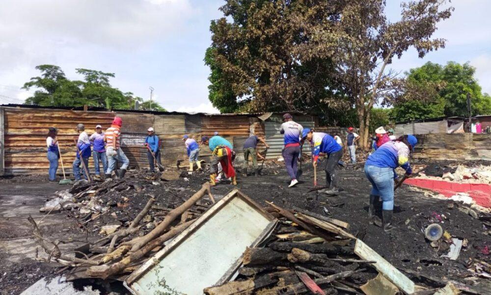 Gobierno de Aragua atiende a familias afectadas por incendio en comunidad El Venerable