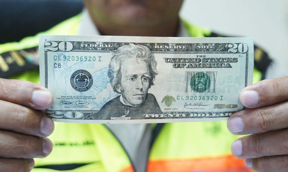 A 21,62% crece la brecha de precios entre el dólar paralelo y el oficial este 28A
