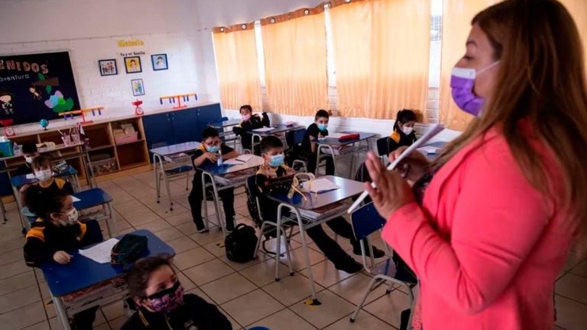 Chile retorna al uso obligatorio de mascarillas en escuelas por brote viral