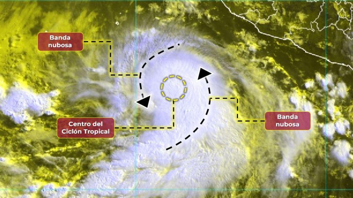 Ciclón Adrián se transforma en huracán hacia el Pacífico de México