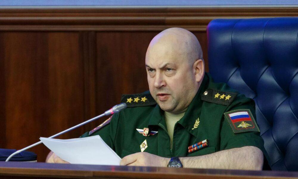 General ruso llama a resolver "pacíficamente" los problemas tras intento de motín armado