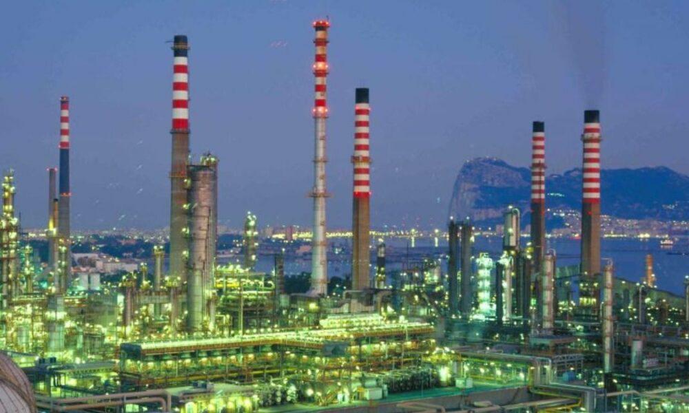 Pdvsa reinicia unidad clave de producción de gasolina en la refinería de Amuay