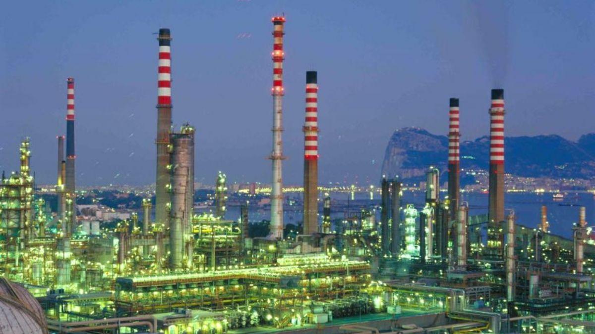 Pdvsa reinicia unidad clave de producción de gasolina en la refinería de Amuay