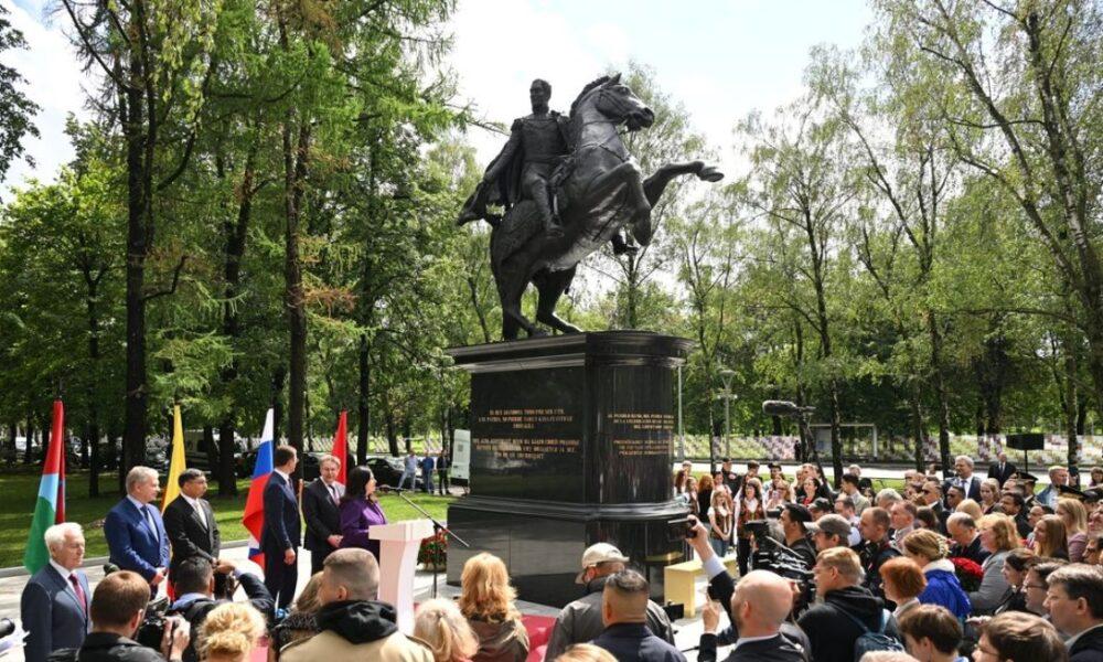 Nace una nueva Plaza Bolívar en el mundo, esta vez, en Moscu