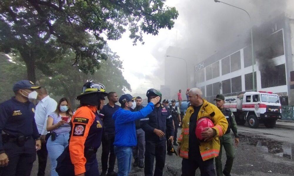Devastado por incendio Traki de Valencia este domingo