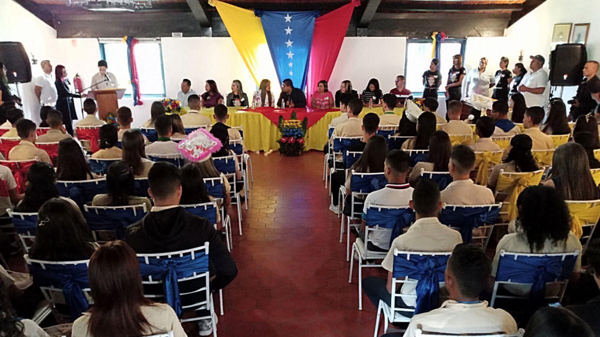 Alcalde Juan Carlos Sánchez entregó reconocimiento especial a bachilleres del municipio Ribas