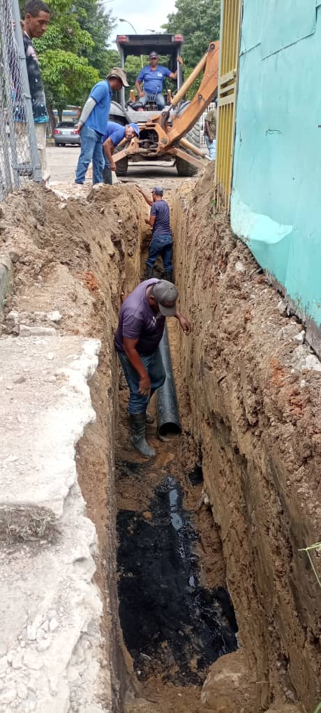 Hidrocentro solucionó colapso de aguas servidas en sector 6 de Caña de Azúcar Hidrocentro-2 Hidrocentro solucionó colapso de aguas servidas en sector 6 de Caña de Azúcar