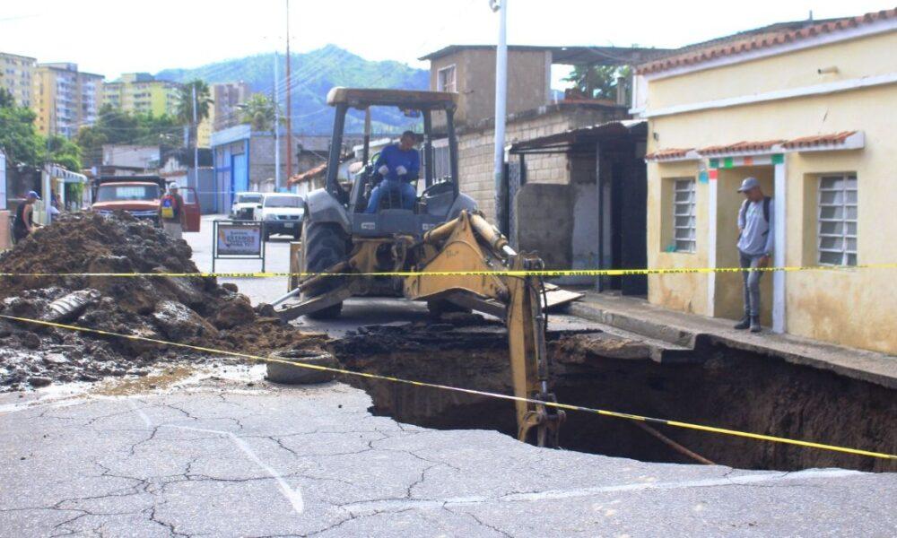 Alcaldía de Mariño inició reparación de daños causados por socavón en la Peñalver