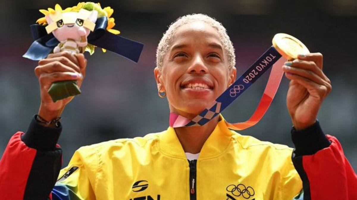 Tetracampeona: Le imponen medalla de oro a Yulimar Rojas en Budapest 2023