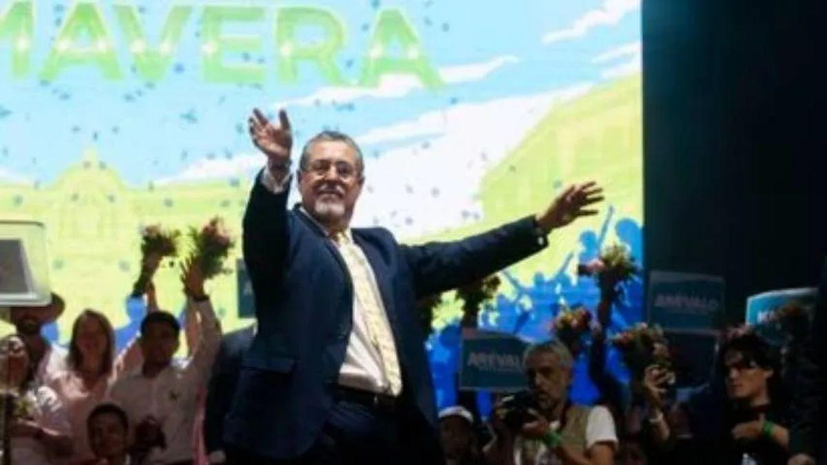 Bernardo Arévalo es el nuevo presidente electo de Guatemala