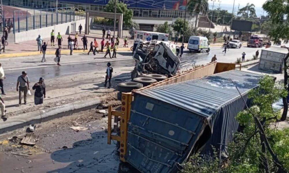 La Guaira: Trágico choque de gandola sin frenos con varios vehículos deja 6 muertos