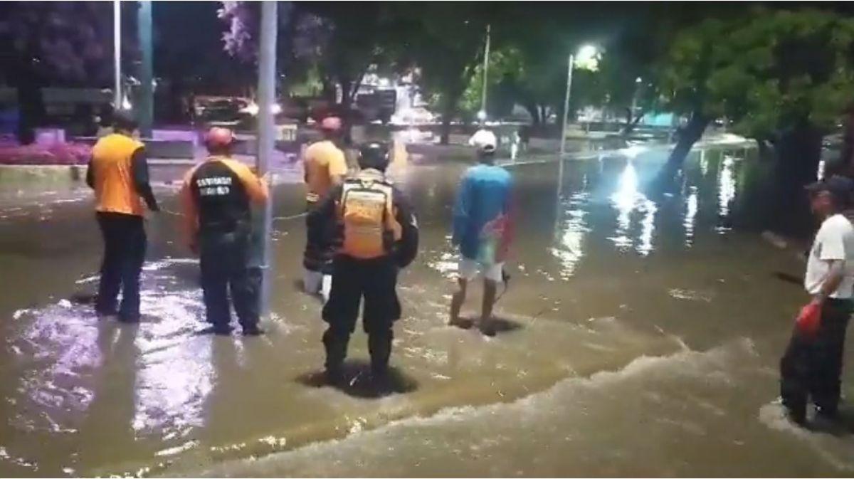 Rescatan cuerpos de motorizados que cayeron a canal de agua en Aragua