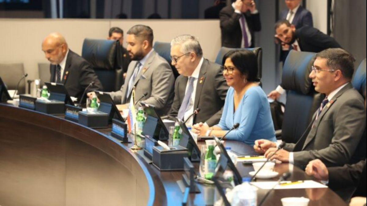 Venezuela y China revisan acuerdos de cooperación tecnológica y comercial