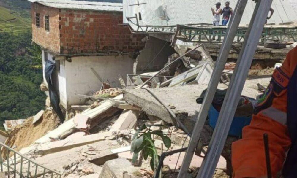 Caracas: se desploman tres viviendas en Barrio San Blas tras las lluvias