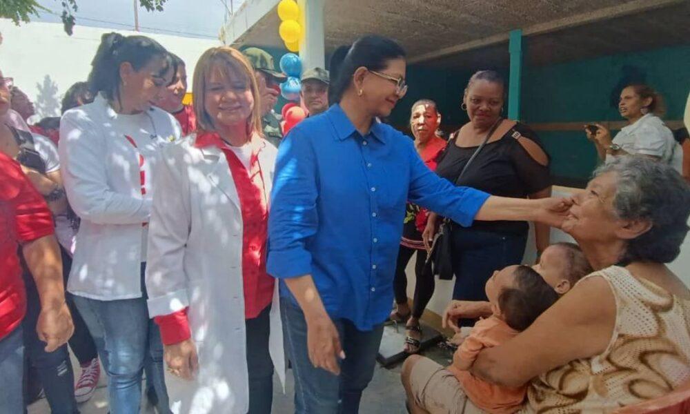 Gobernadora Karina Carpio reinauguró Consultorio Popular Tipo II en el municipio FLA