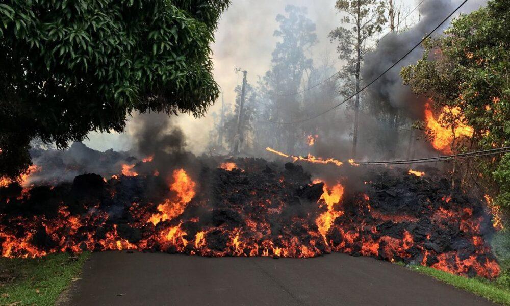 El fuego vuelve: Entra en erupción Volcán Kilauea y pone en alerta a Hawái
