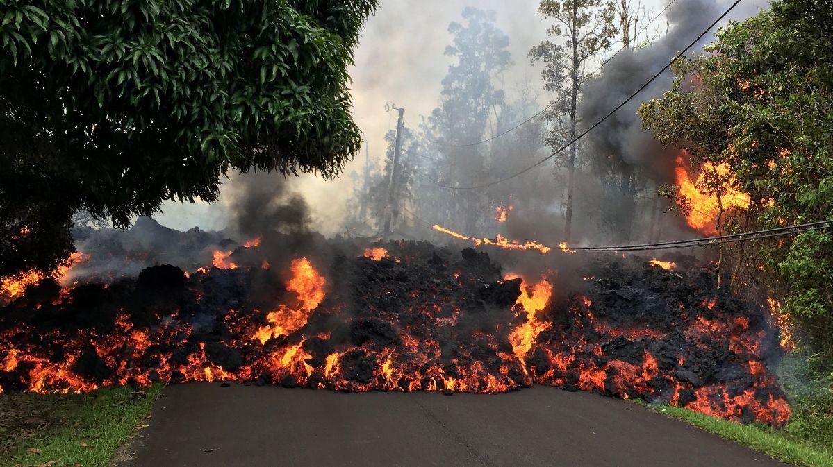 El fuego vuelve: Entra en erupción Volcán Kilauea y pone en alerta a Hawái