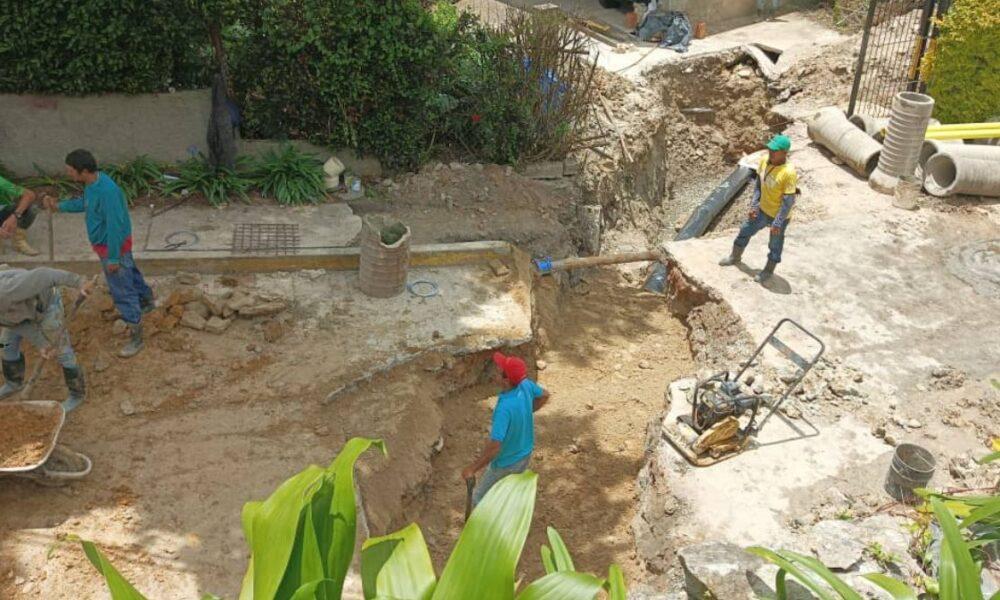 Mejoras en red de aguas servidas benefician a 1500 familias de la Colonia Tovar