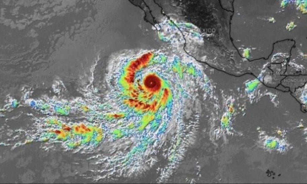 2 Huracánes se encuentran activos en el mundo y en oceanos distintos