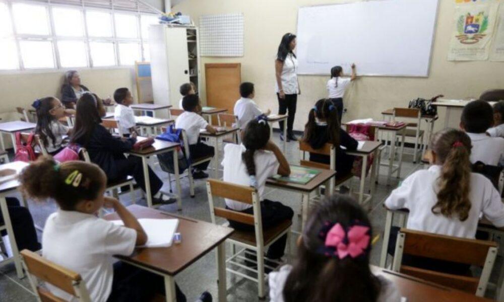 Ministerio de Educación: Clases en escuelas mantendrán su horario normal