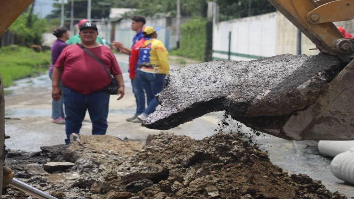 Sustituyen colectores de aguas servidas en La Segundera