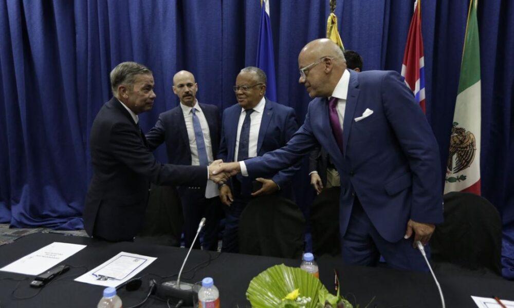 Gobierno y oposición firman acuerdo sobre derechos políticos y garantías electorales