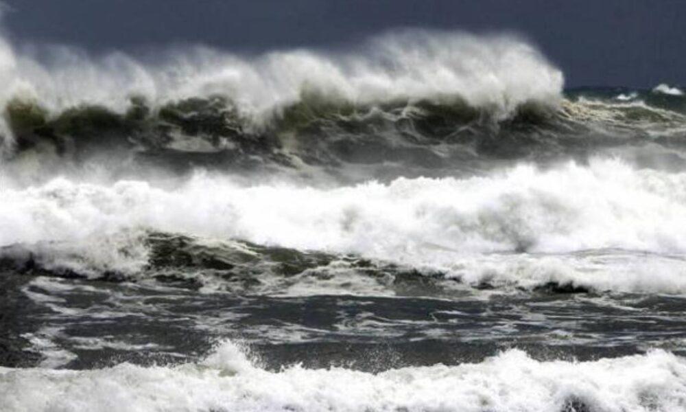 Mar de fondo: Prohíben uso de playas y balnearios en La Guaira