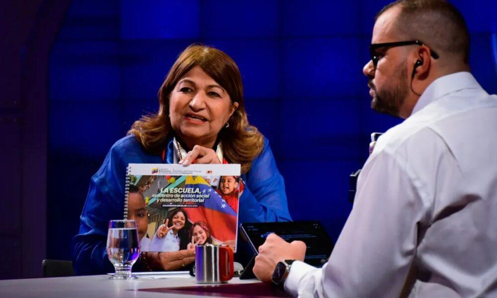 Ministra Santaella: estamos «buscando alternativas para mejorar el salario social»