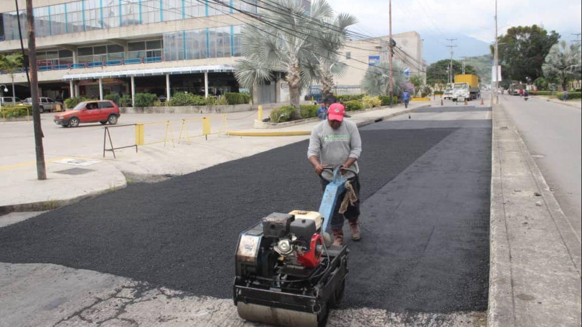 Gobierno de Mariño optimiza asfaltado en la Avenida Dr. Montoya y en La Herrereña