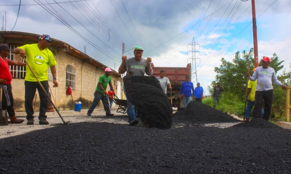 Gobierno de Mariño realizó asfaltado en calles de Samán Tarazonero I