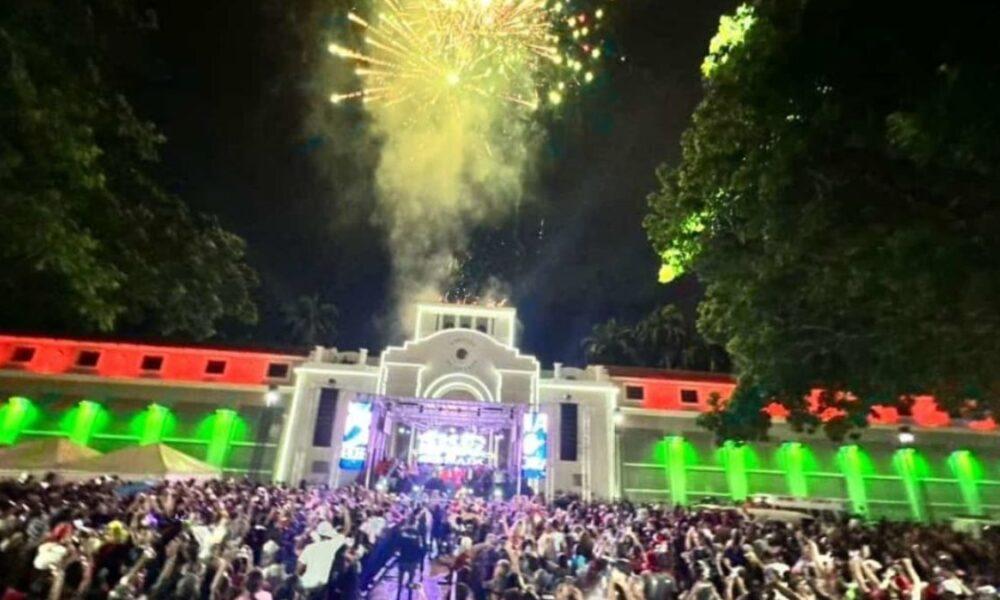 Llega la Navidad con encendido de luces en la Plaza Bolívar de Maracay