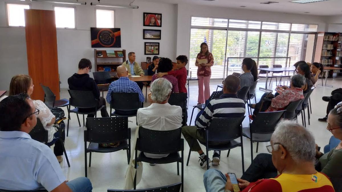 Zulia: Foro literario «La ruta de mi escritura» se realizó en Biblioteca «María Calcaño