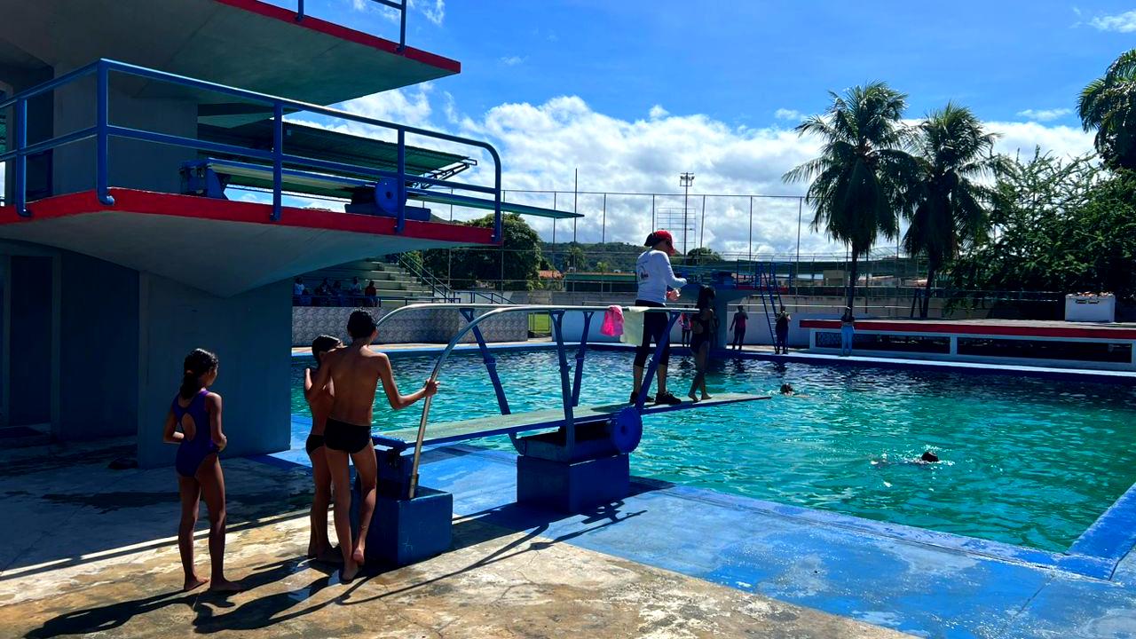 Piscinas Polideportivo Las Delicias recibe atletas de diversos estados del país