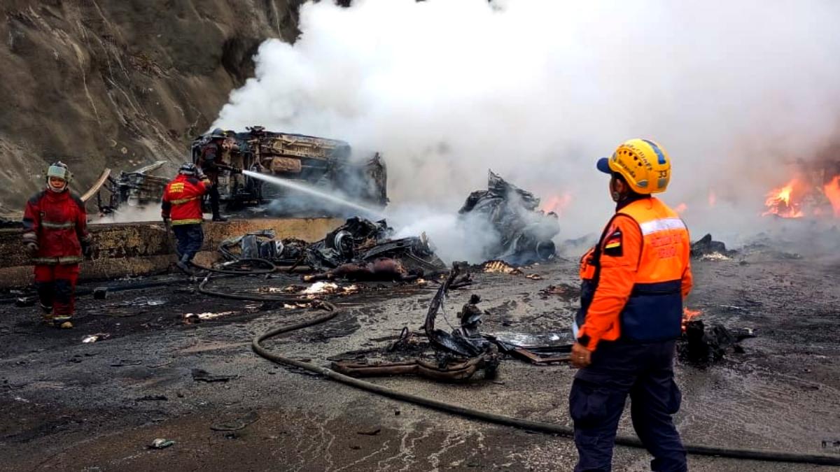 Tragedia vial en la autopista Gran Mariscal de Ayacucho deja más de 10 fallecidos