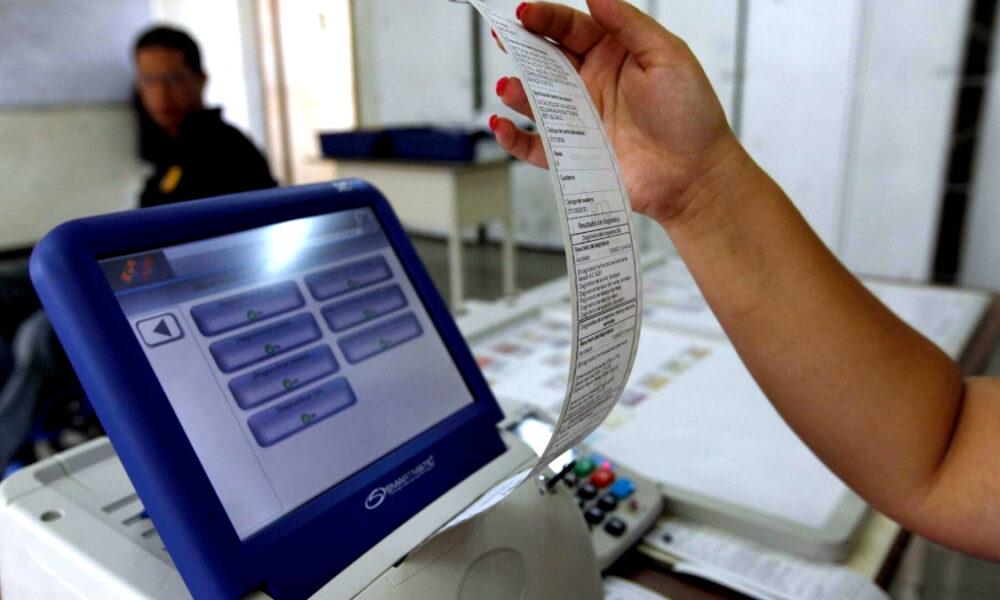 FANB reporta 100% de máquinas de votación instaladas para referendo de este 3D