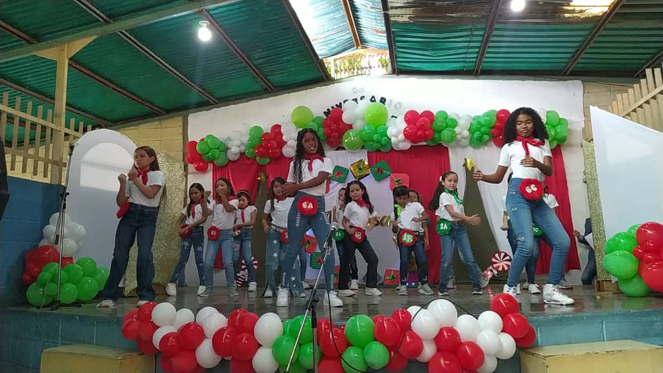 c Escuela Básica Estadal "Andrés Bello" celebra su semana aniversario