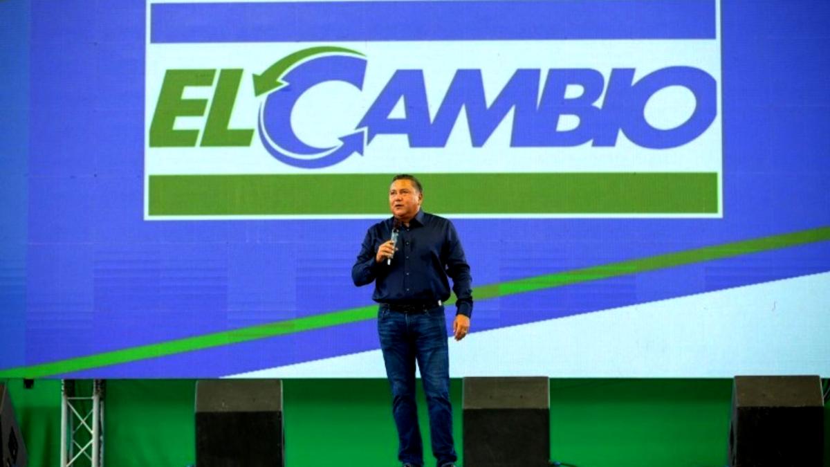 Pastor Javier Bertucci anuncia su candidatura a la Presidencia