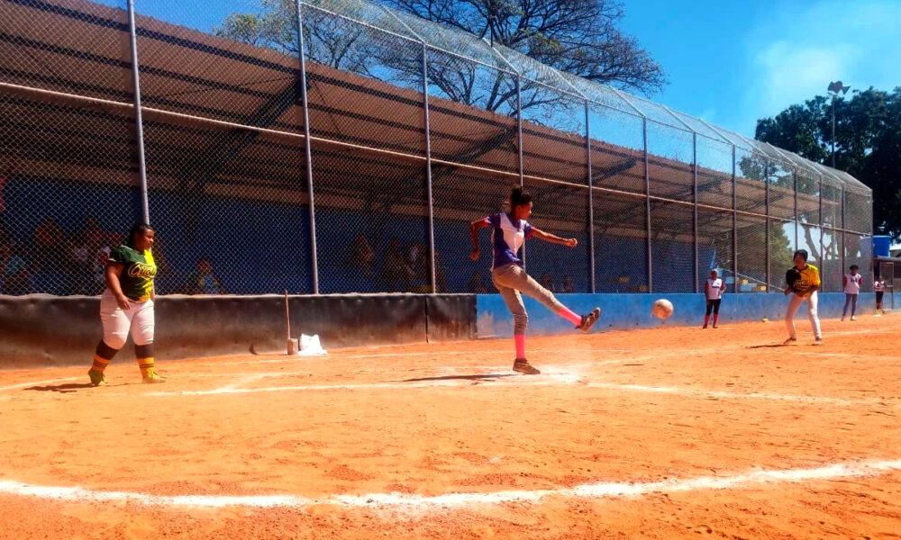 Celebrado Torneo amistoso de kickingball femenino.