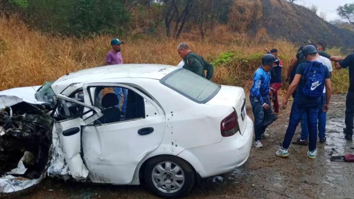 Accidente vial dejó un GNB muerto y tres lesionados en carretera La Villa-San Juan