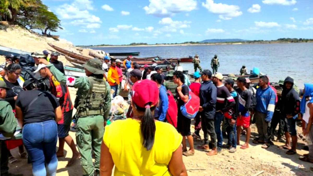FANB desaloja a más de 700 personas de mina "Bulla Loca"